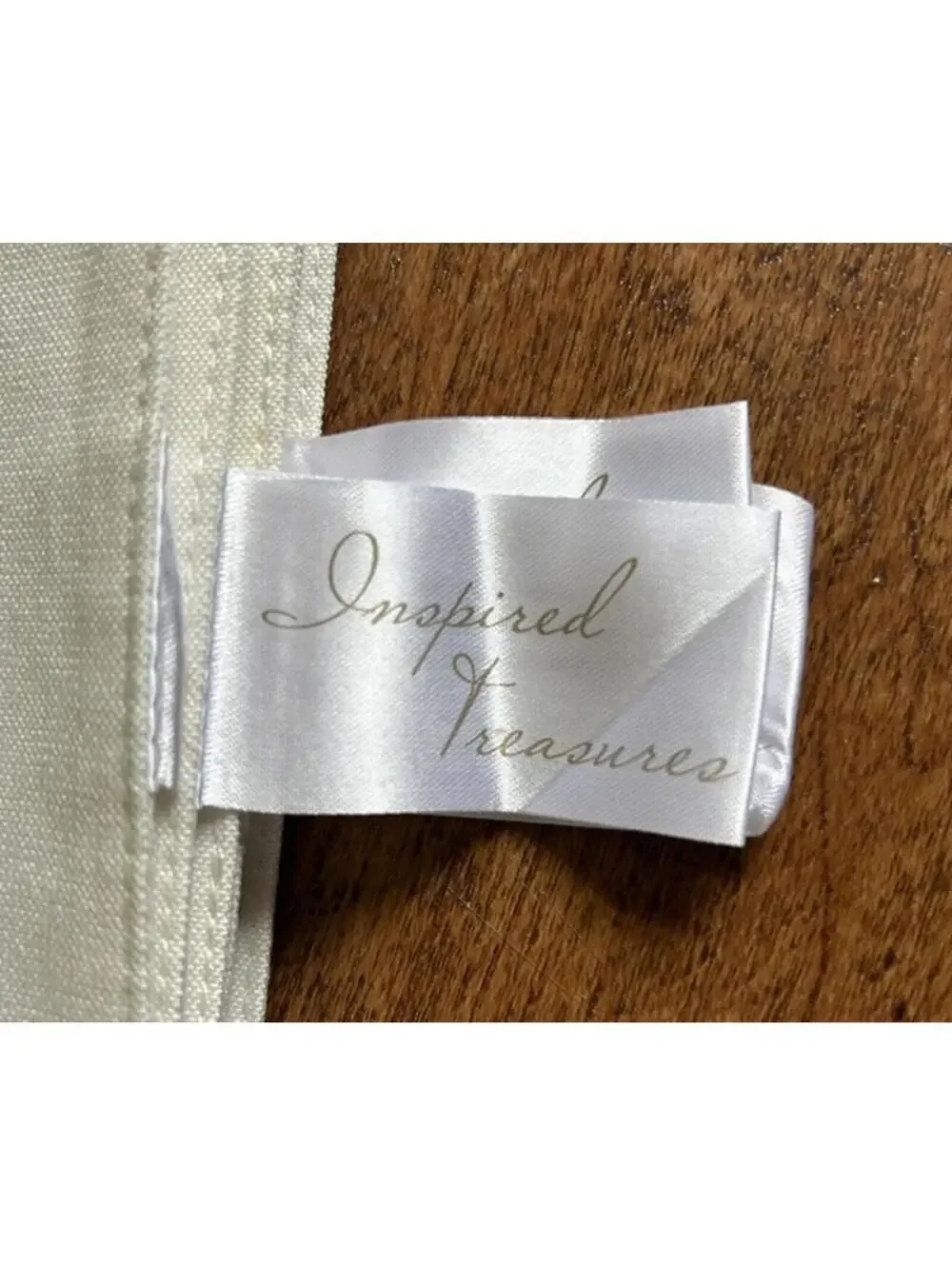 Set of 8 White Cotton Napkins with Embroidered Happy Easter Design